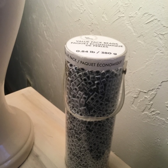 Micheals Alphabet beads 0.84 lbs Value Pack Letters Acrylic 380 grams Craft - Picture 5 of 10